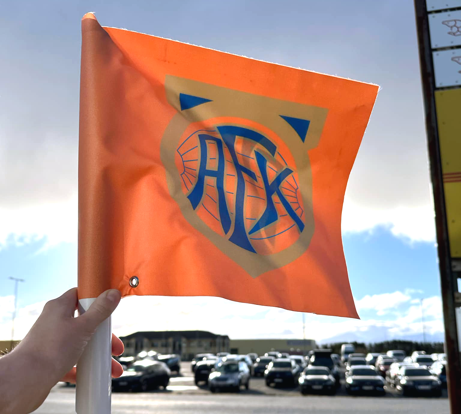 cornerflagg med klubblogo